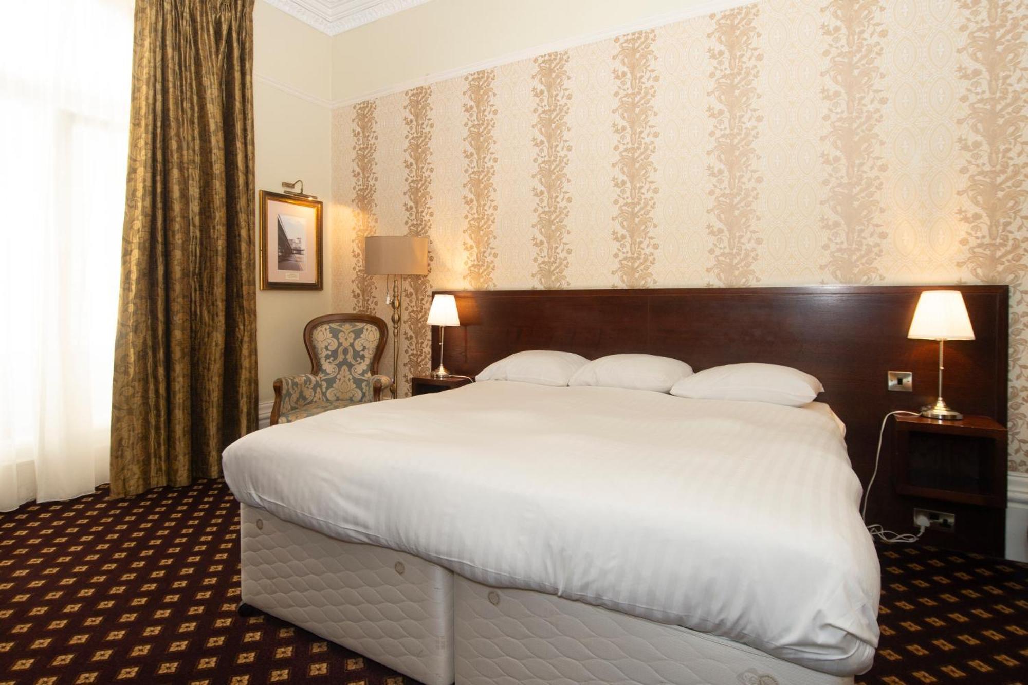 Cabot Court Hotel Wetherspoon Weston-super-Mare Buitenkant foto