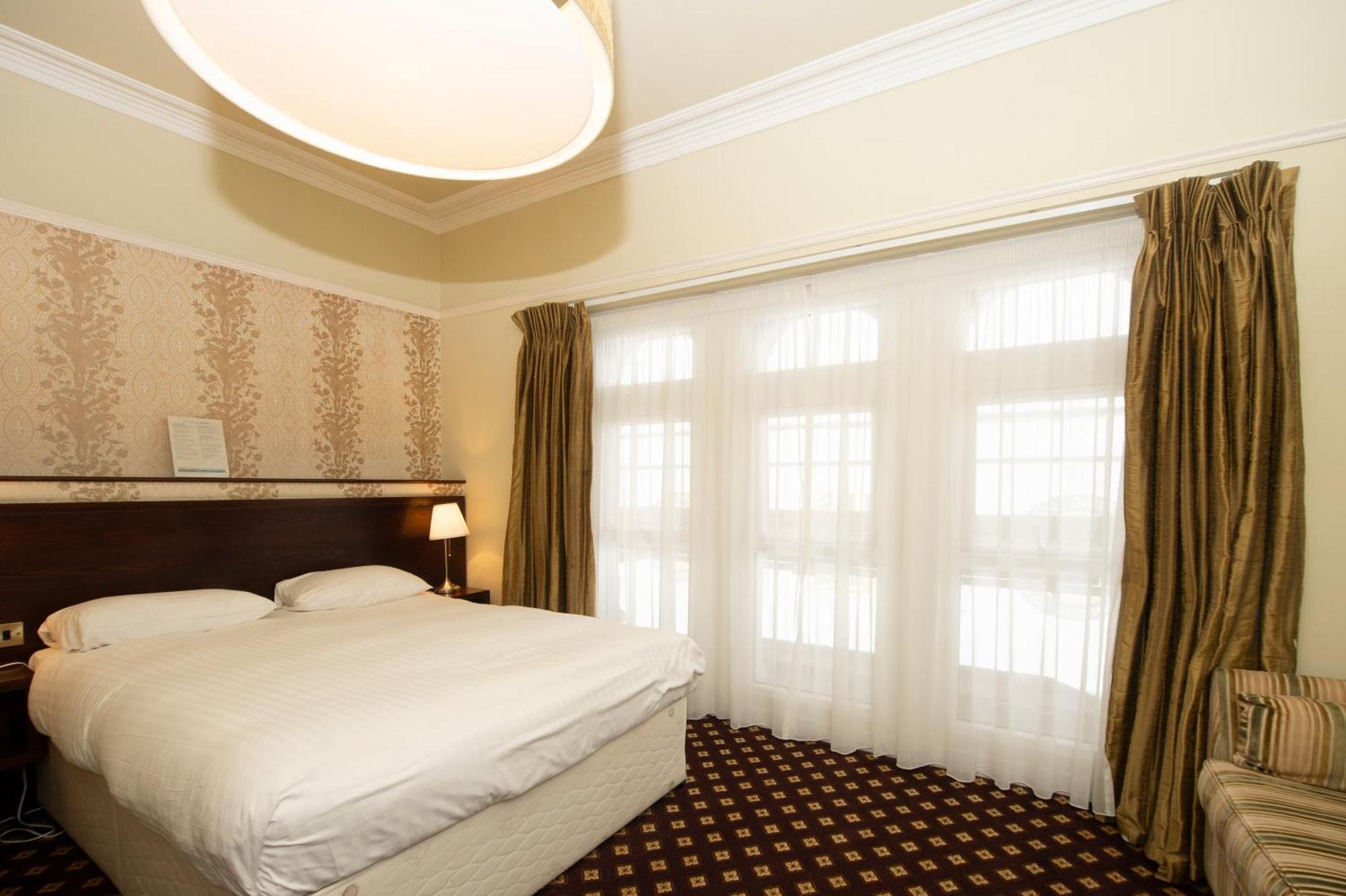 Cabot Court Hotel Wetherspoon Weston-super-Mare Buitenkant foto